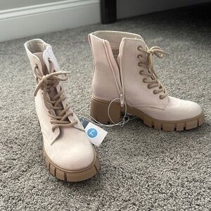 Universal Thread Cream Lace-Up Combat Boots